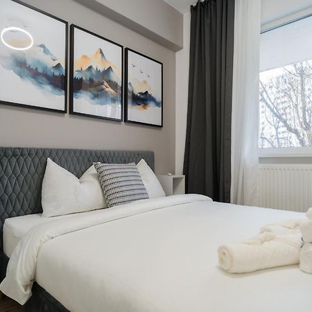 Ferienwohnung Elegant Gem Victoriei Avenue Bukarest Exterior foto