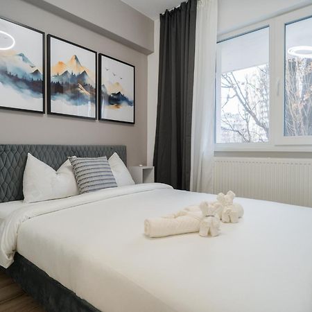 Ferienwohnung Elegant Gem Victoriei Avenue Bukarest Exterior foto