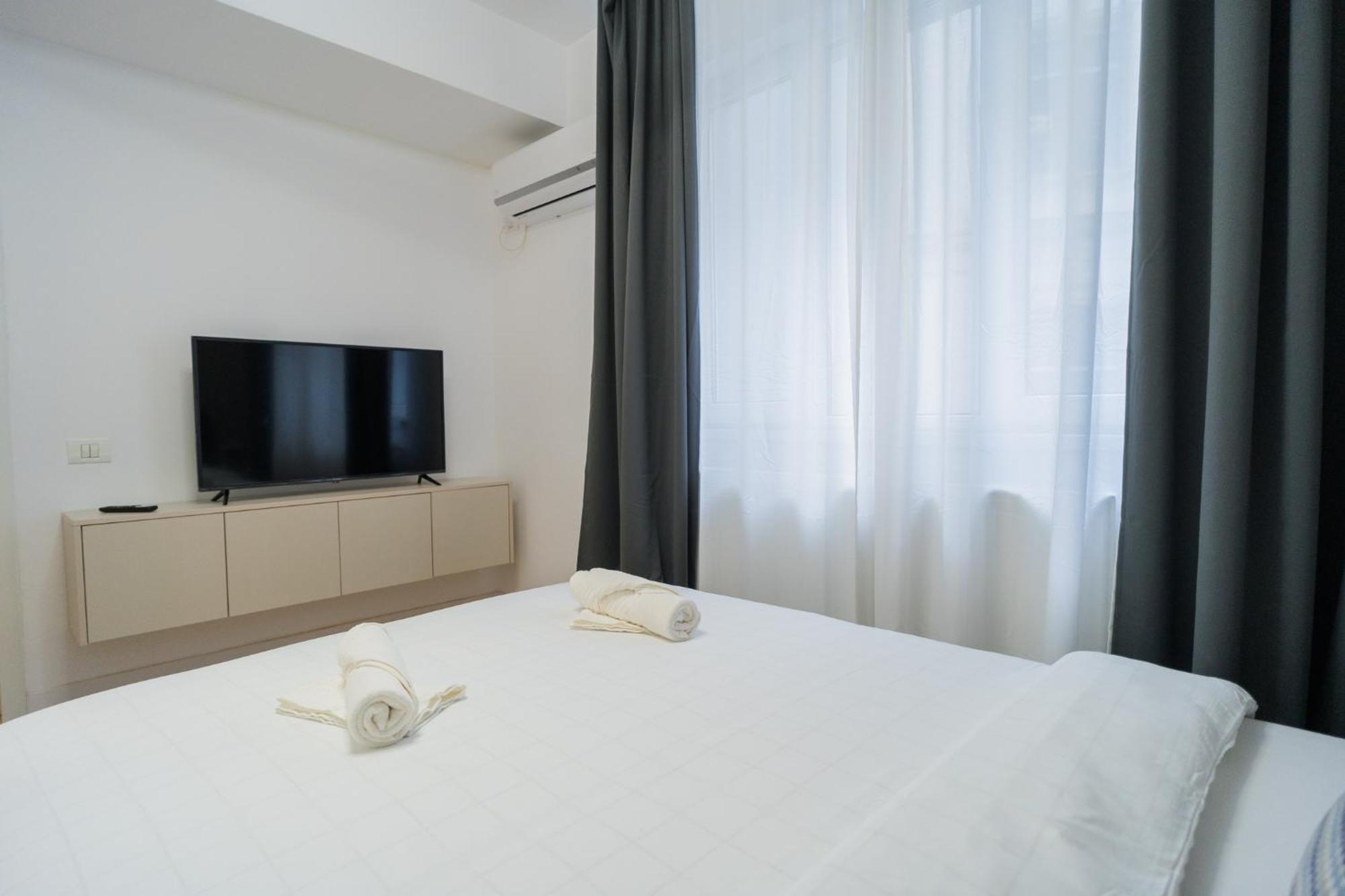 Ferienwohnung Elegant Gem Victoriei Avenue Bukarest Exterior foto