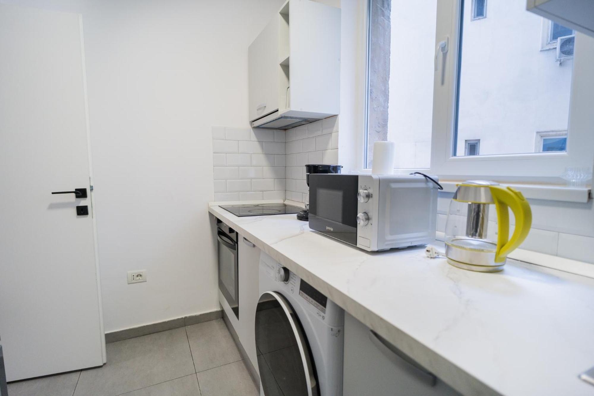 Ferienwohnung Elegant Gem Victoriei Avenue Bukarest Exterior foto