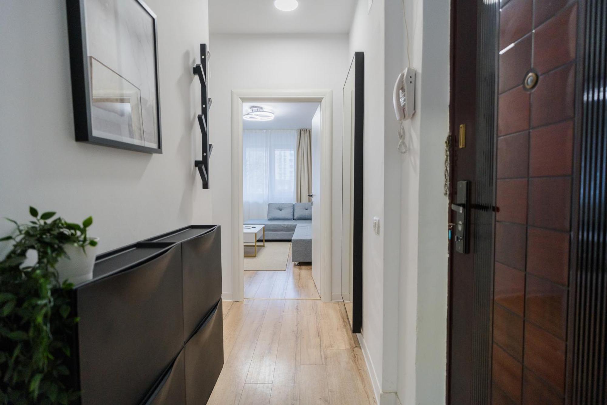 Ferienwohnung Elegant Gem Victoriei Avenue Bukarest Exterior foto